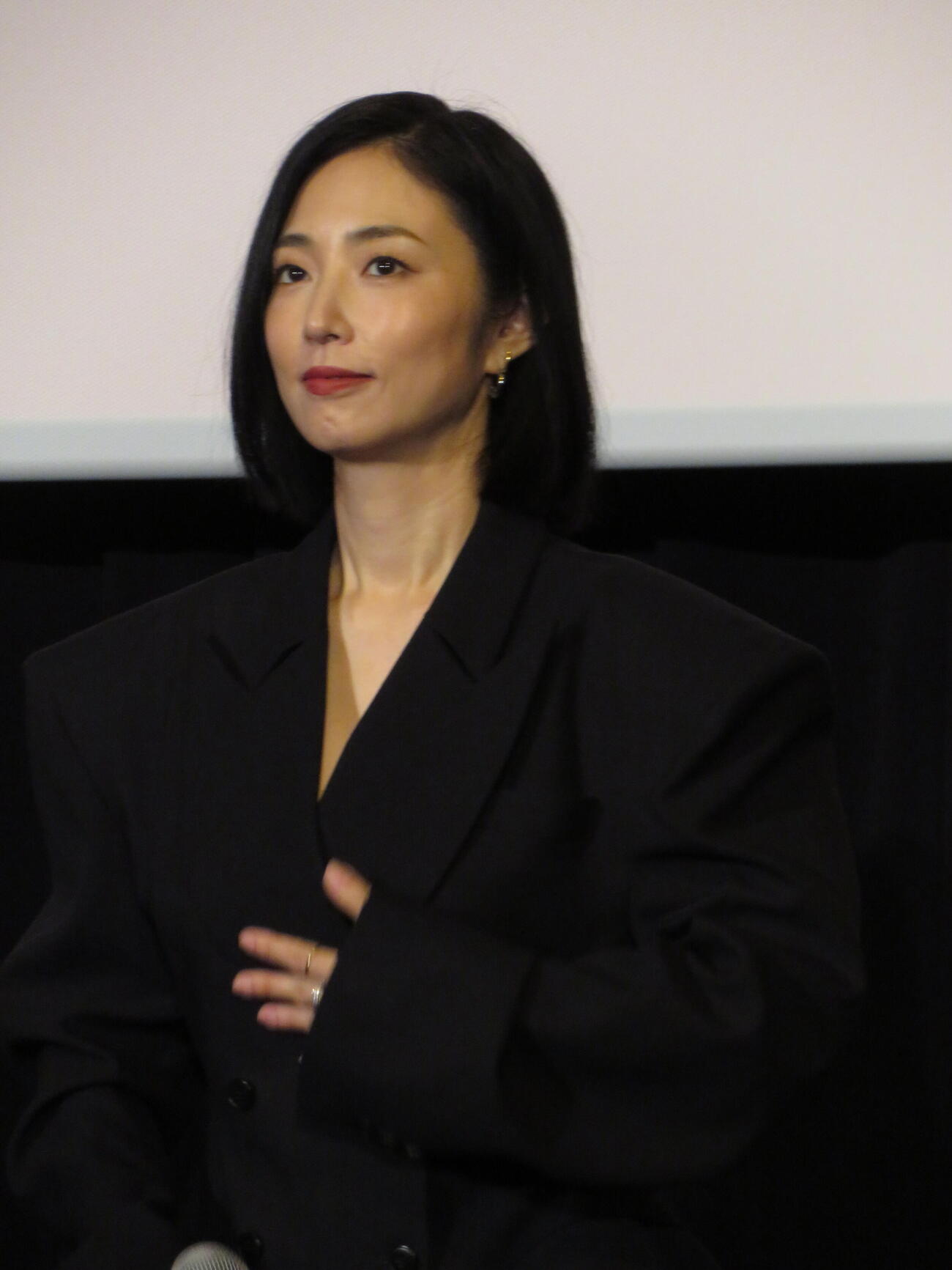 映画「FUJIKO」公開記念舞台あいさつに登壇したMEGUMI（撮影・村上幸将）