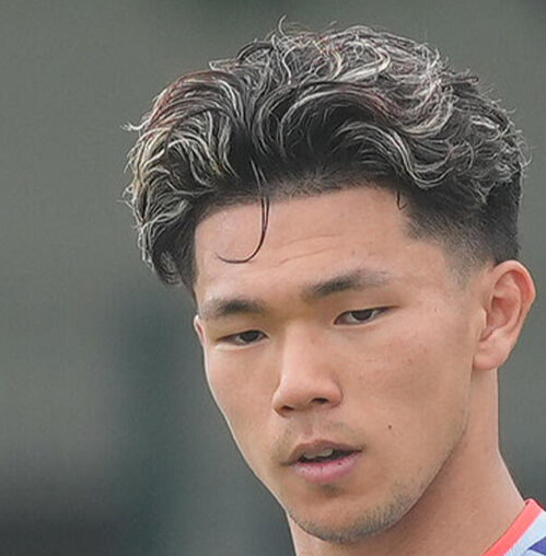 サッカー日本代表W杯北中米大会事前合宿　練習に臨む塩貝健人（撮影・足立雅史）