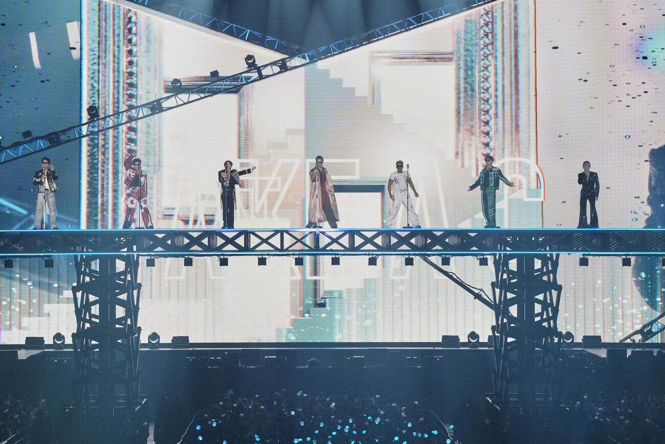 ドームツアー「JSB LAND　～FOREVER～」初日公演を開催した三代目　J SOUL BROTHERS。左からØMI、岩田剛典、NAOTO、小林直己、ELLY、山下健二郎、今市隆二