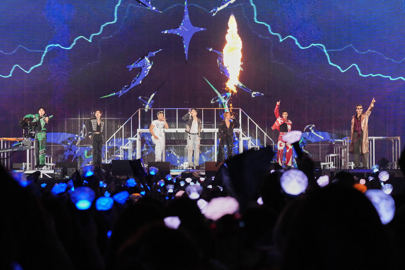 ドームツアー「JSB LAND　～FOREVER～」初日公演を開催した三代目　J SOUL BROTHERS。左から山下健二郎、NAOTO、ELLY、ØMI、今市隆二、岩田剛典、小林直己