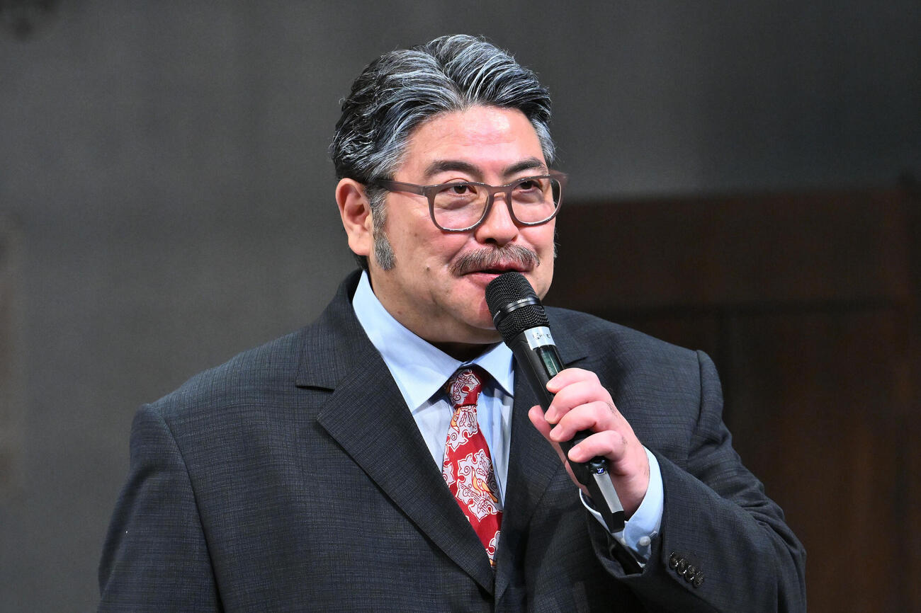 舞台「カッコーの巣の上で」開幕前会見で取材に応じる皆川猿時（撮影・滝沢徹郎）