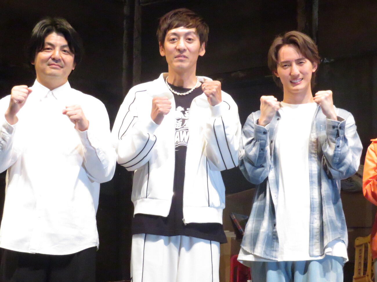 初日を翌日に控えた舞台「惰性クラブ」に臨む、左から演出の松本哲也氏、とろサーモン村田秀亮、Travis Japanの川島如恵留