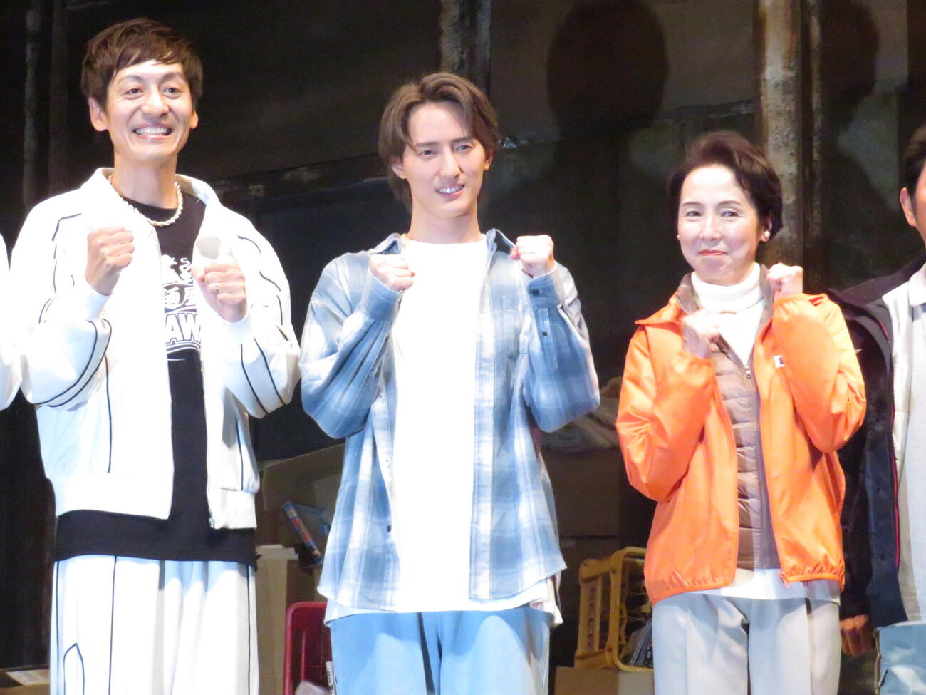 初日を翌日に控えた舞台「惰性クラブ」に臨む、左からとろサーモン村田秀亮、Travis Japanの川島如恵留、那須佐代子