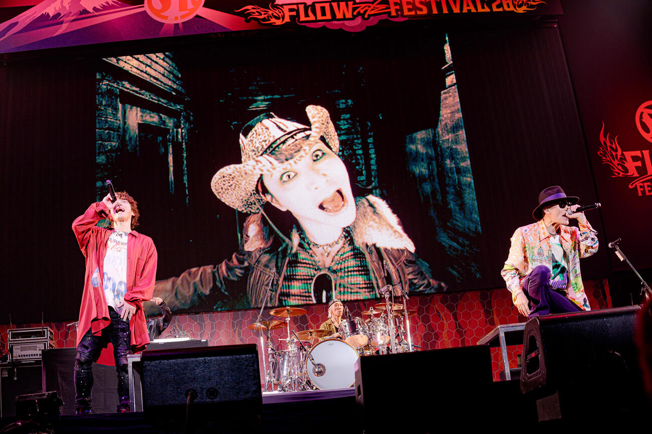 アニソンロックフェス「FLOW THE FESTIVAL 2026」でコラボしたFLOWと「hide with Spread Beaver」