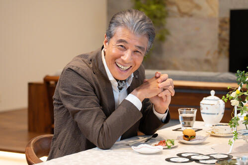 舘ひろし「ゆみことひろしで」疑似夫婦体験で有働由美子アナをメロメロにさせる