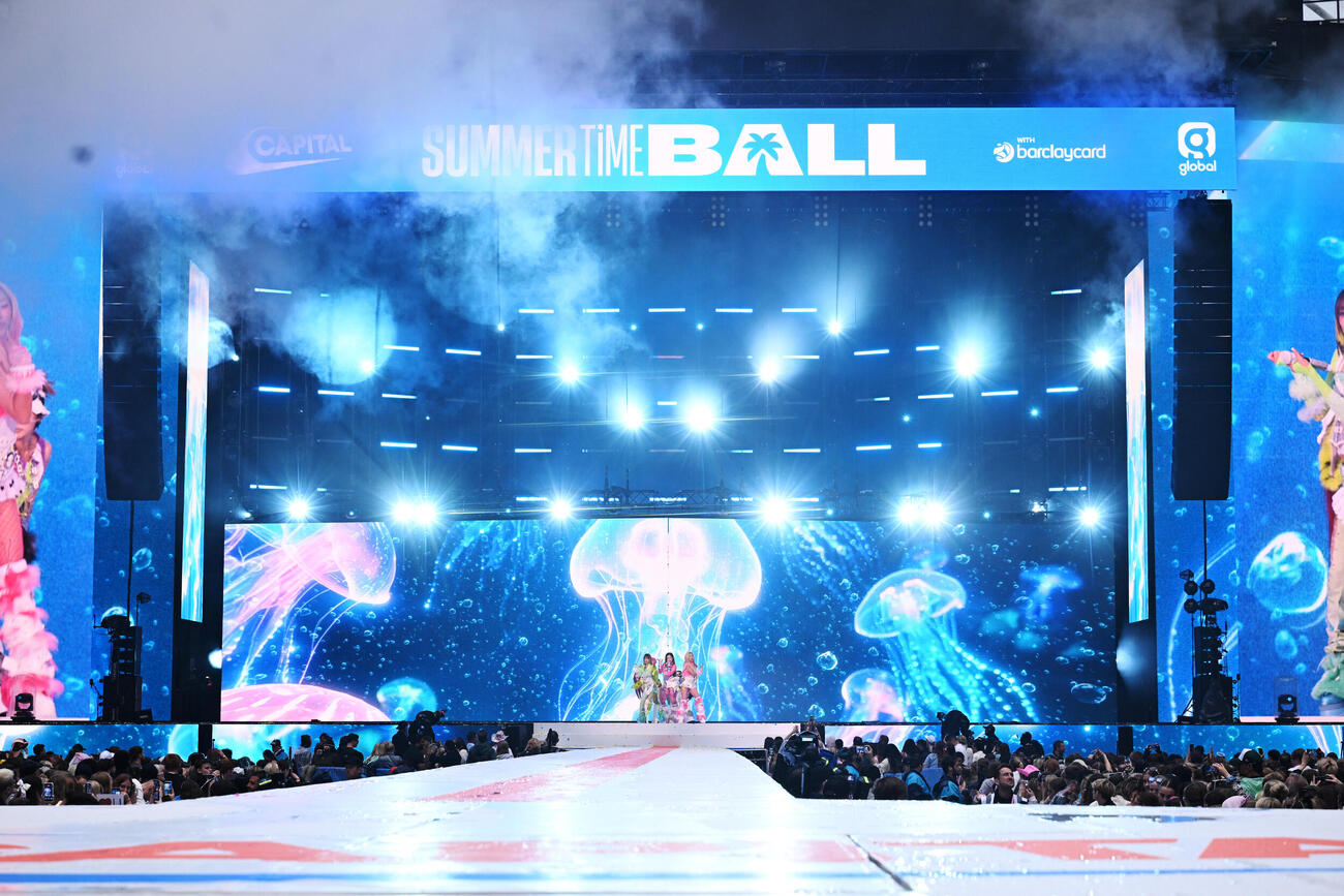 「Capital’s Summertime Ball 2026」でパフォーマンスするXG