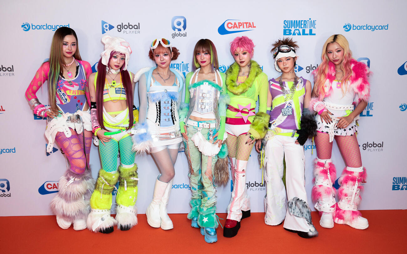 「Capital’s Summertime Ball 2026」に出演したXG。左からHARVEY、HINATA、JULIA、JURIN、CHISA、COCONA、MAYA