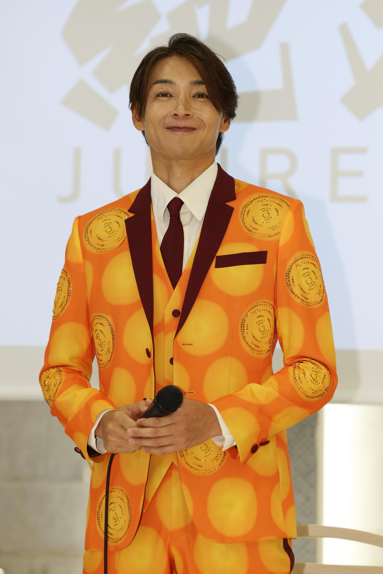 純烈リードボーカル白川裕二郎卒業＆純烈セカンドチャンスオーディション2026記者会見で笑顔を見せる白川裕二郎（撮影・宮地輝）