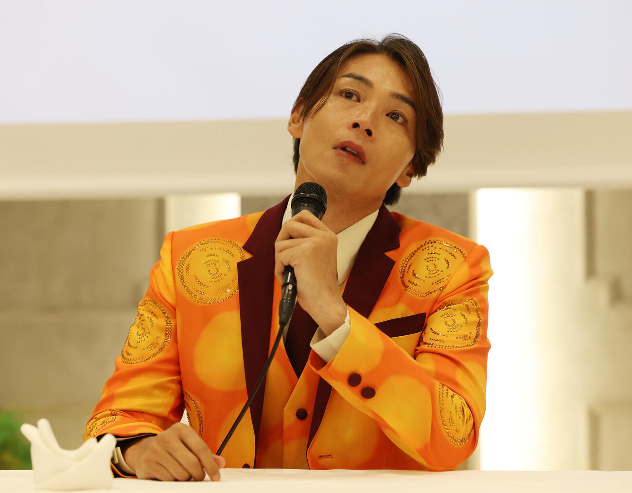 純烈リードボーカル白川裕二郎卒業＆純烈セカンドチャンスオーディション2026記者会見で涙を浮かべる白川裕二郎（撮影・宮地輝）