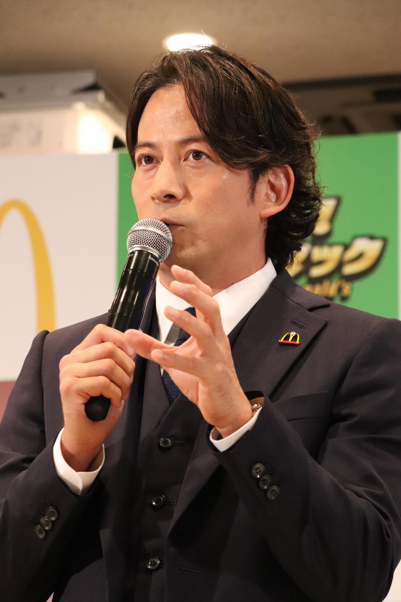 マクドナルド「VIVA！ワールドマック」新商品発表会に出席した岡田准一

