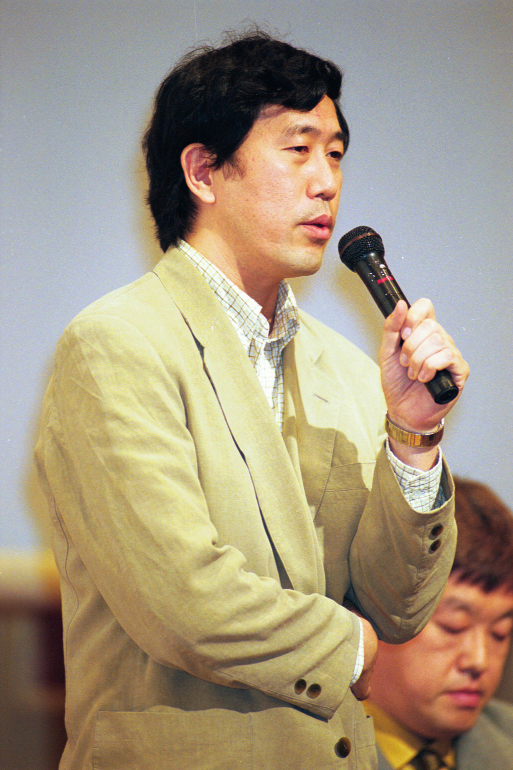 ドラマ「花村大介」制作発表での尾崎将也さん（2000年6月撮影）