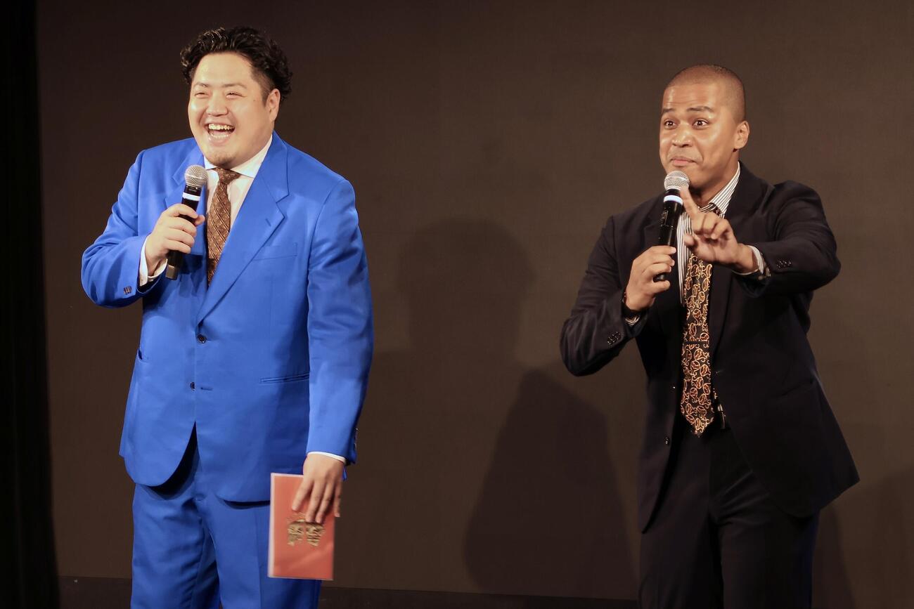 「太田プロライブ月笑2026／6月ROUND」でMCを担当したセンチネルの大誠（左）とトミサット