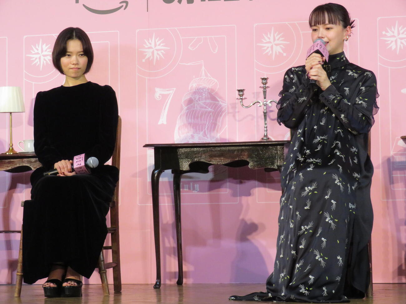 ドラマ「クロエマ」配信記念スペシャルイベントに出席した杉咲花（左）と多部未華子（撮影・村上幸将）
