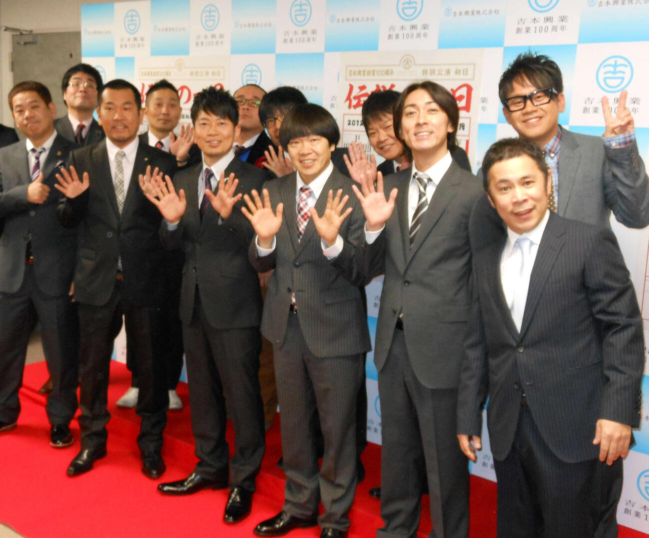 吉本印天然素材の宮川大輔ら（2012年4月撮影）