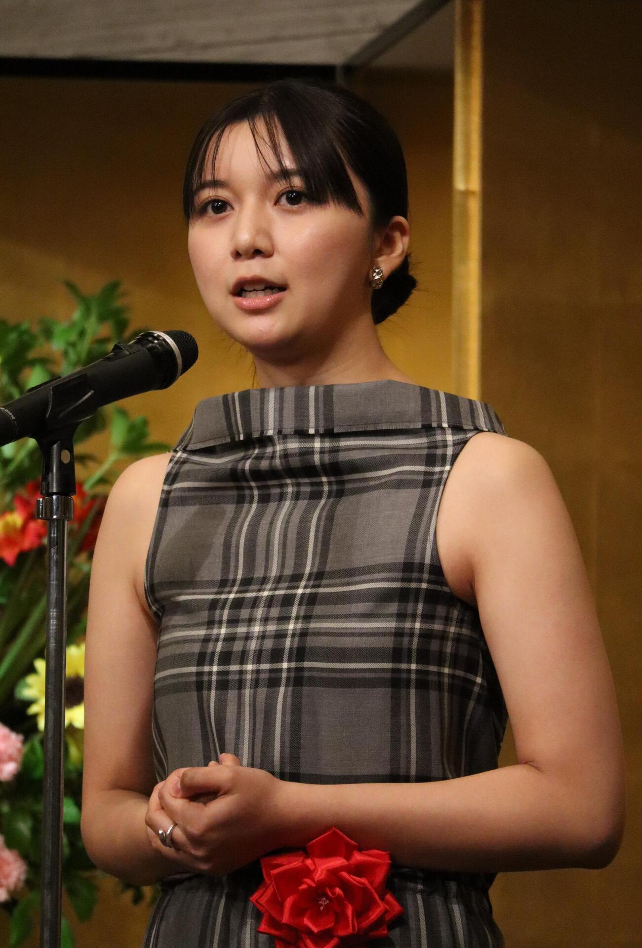 菊田一夫演劇大賞「大地の子」に出演した上白石萌歌