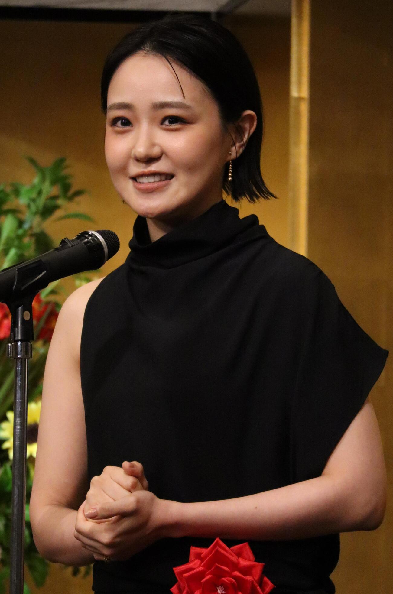 菊田一夫演劇大賞「大地の子」に出演した奈緒