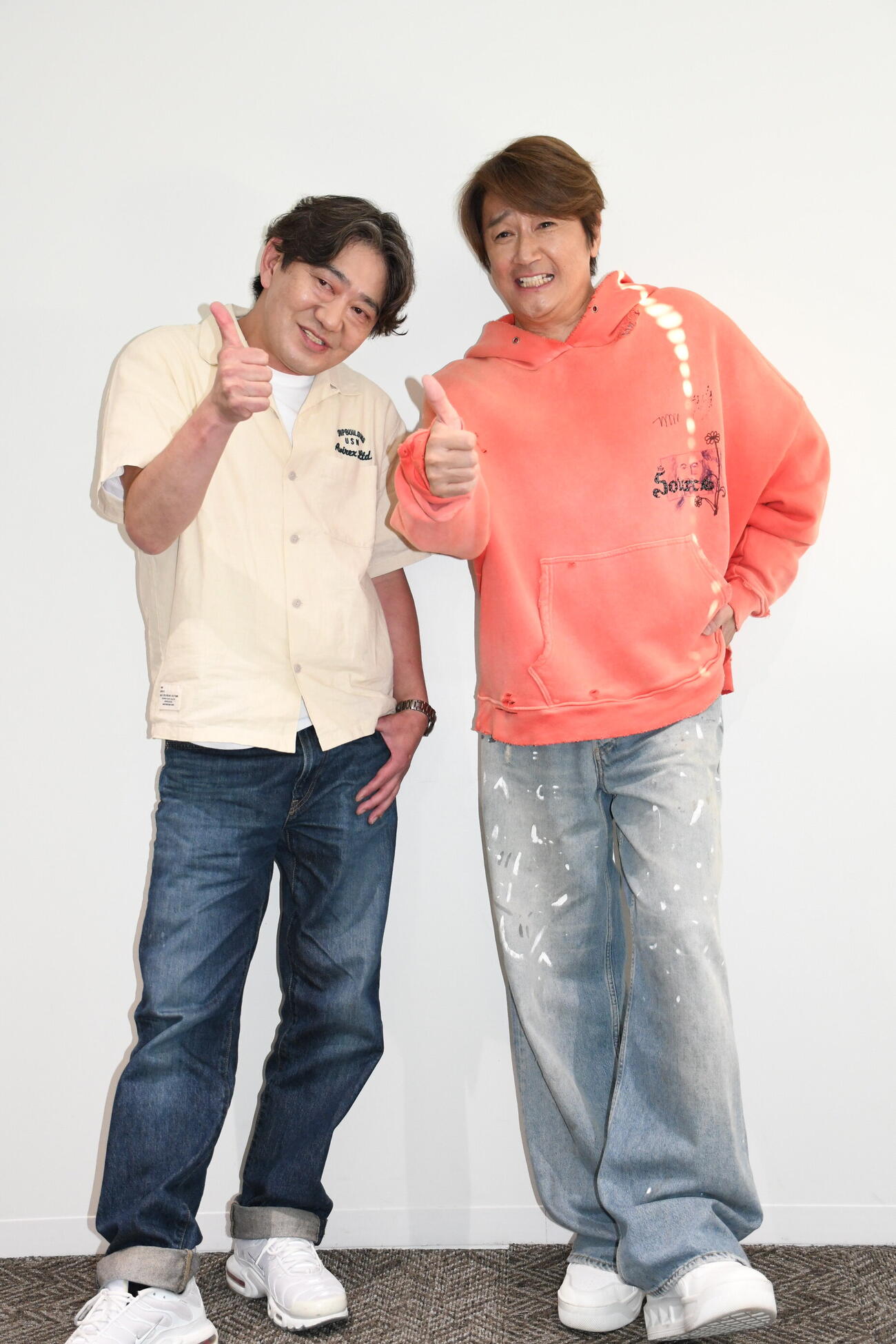 「大阪おっさんぽ」に出演した近藤真彦（右）とメッセンジャー黒田有（撮影・阪口孝志）