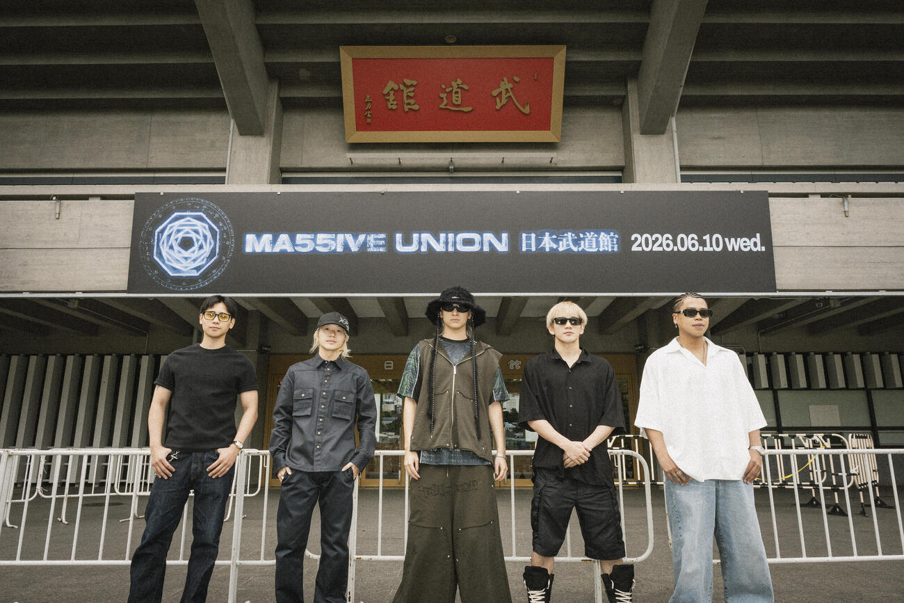 初の日本武道館公演を行ったMA55IVE THE RANPAGE。左から神谷健太、YAMASHO、鈴木昂秀、浦川翔平、L／LIKIYA（高田梓氏撮影）