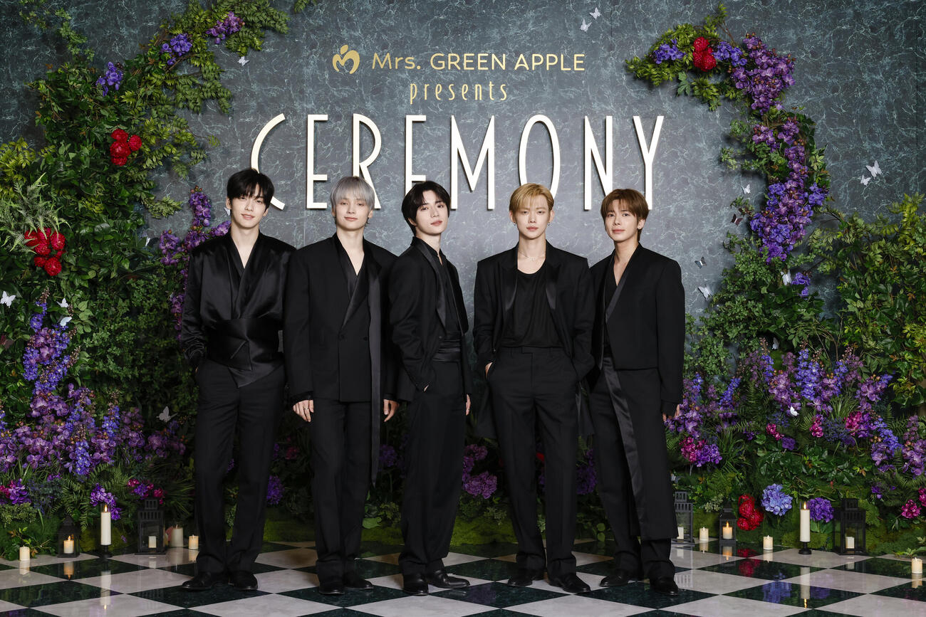 「Mrs．GREEN APPLE presents『CEREMONY』」初日グリーンカーペットに登場したTOMORROW X TOGETHER