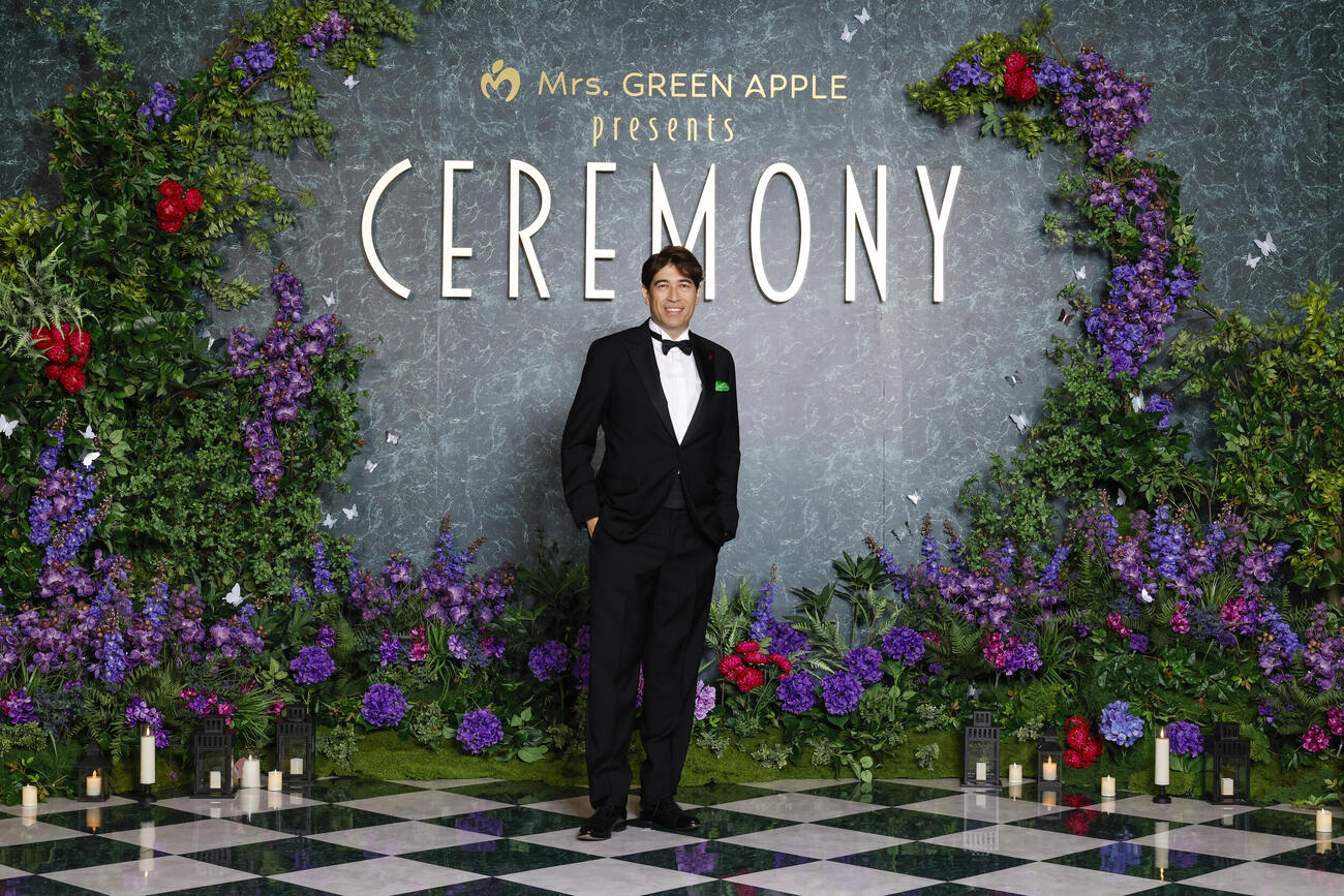 「Mrs．GREEN APPLE presents『CEREMONY』」初日グリーンカーペットに登場したサッシャ