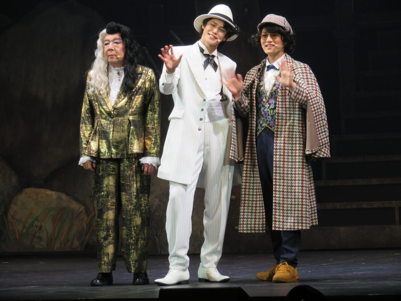 2026年劇団☆新感線46周年興行・夏公演　SHINKANSEN☆RSP　怪奇骨董音楽劇「アケチコ！～蒸気の黒ダイヤ、あるいは狂気の島～」取材会に登壇した、左から古田新太、宮野真守、神山智洋（撮影・村上幸将）