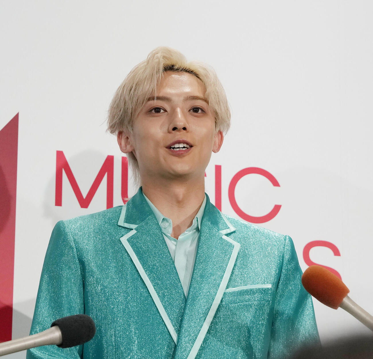 MUSIC AWARDS JAPAN2026　演歌・歌謡曲LIVE囲み取材に応じる辰巳ゆうと（撮影・小島史椰）＝2026年6月11日