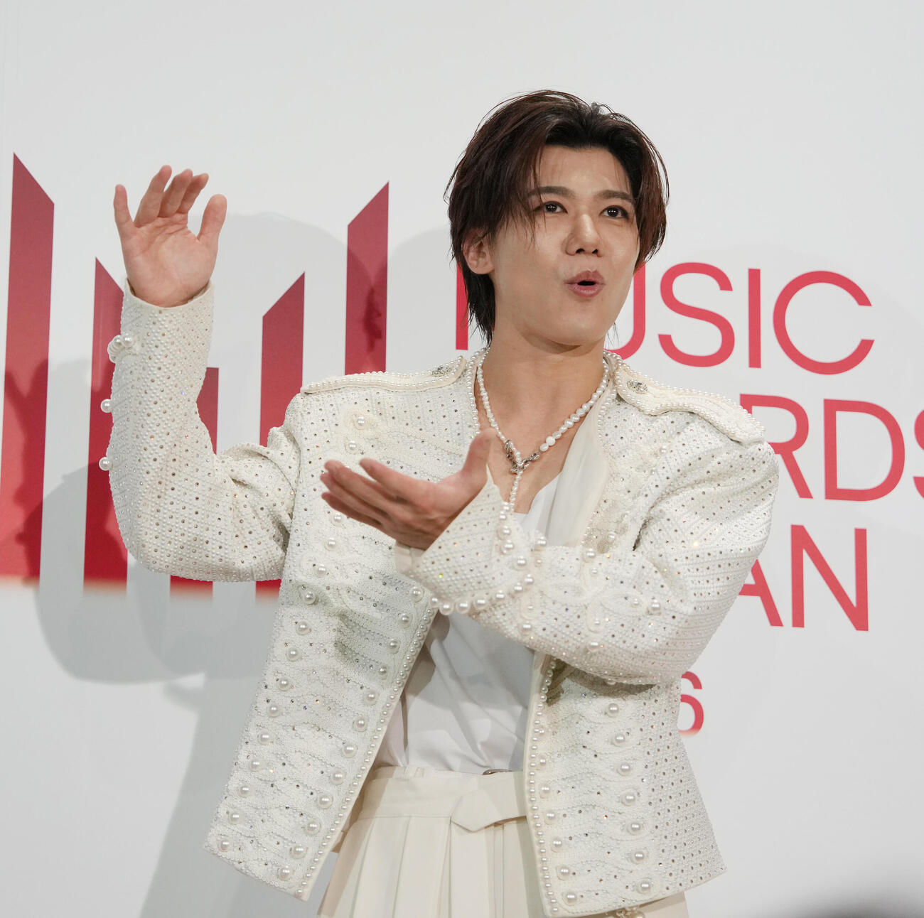 MUSIC AWARDS JAPAN2026　演歌・歌謡曲LIVE囲み取材で意気込みを語る新浜レオン（撮影・小島史椰）