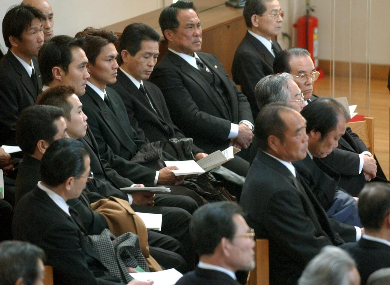 白井義男さん追悼告別礼拝式に出席した（前列手前から）ガッツ石松、輪島功一氏ら歴代のチャンピオン（撮影・山崎哲司）