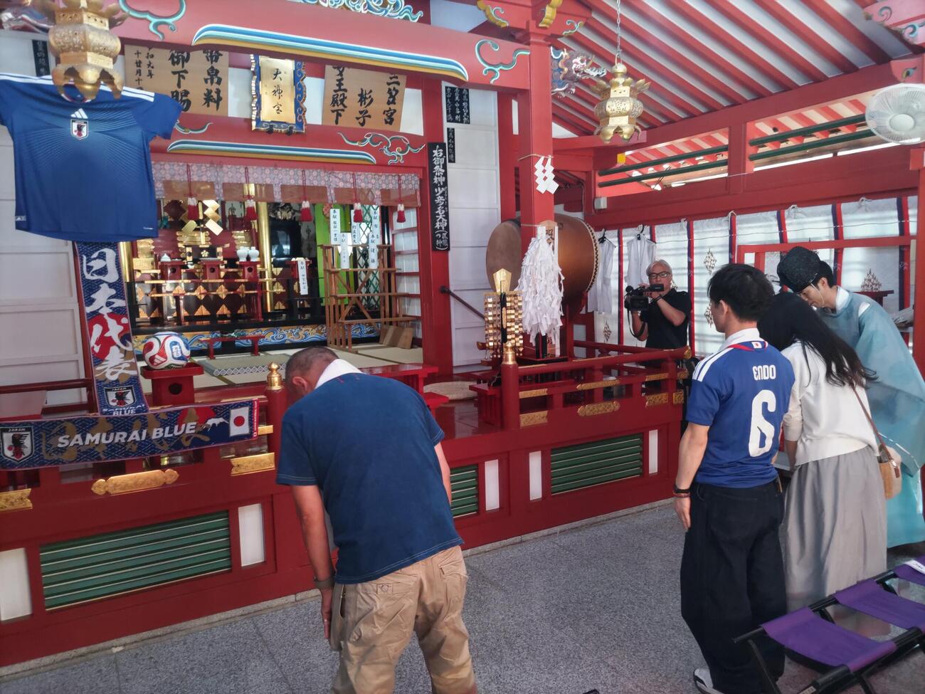 大阪府豊中市の服部天神宮でW杯北中米大会での日本代表の活躍を祈る必勝祈願祭が営まれた（撮影・松浦隆司）