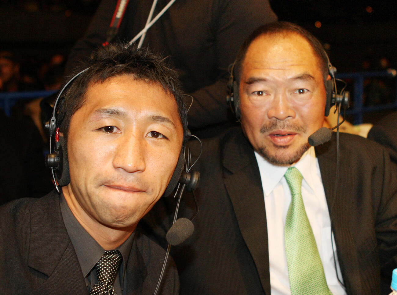 WBA世界スーパーフライ級選手権　アレクサンデル・ムニョス対川嶋勝重　テレビ解説をするWBC世界フライ級王者内藤大助（左）とガッツ石松さん（2008年1月撮影）