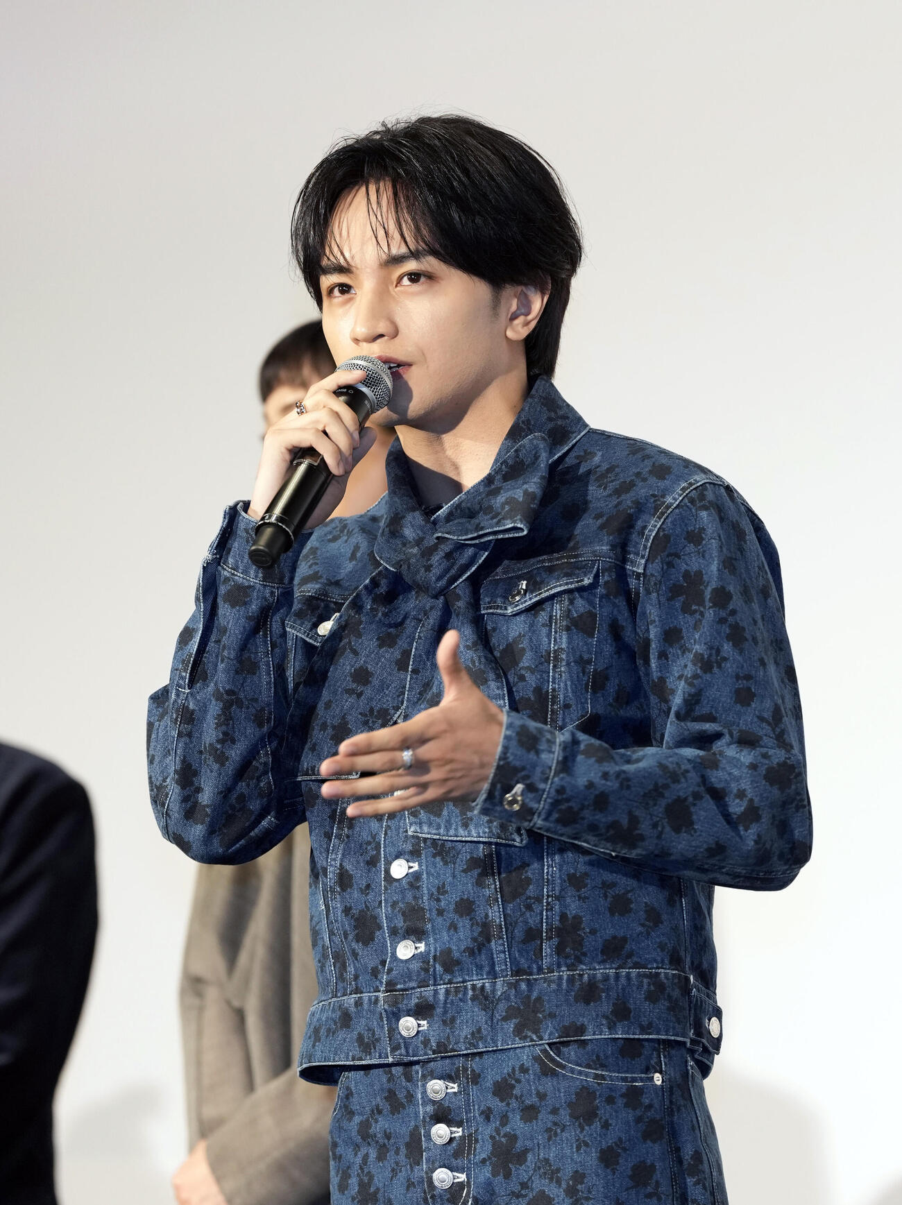 映画「ラブ≠コメディ」完成披露試写会に登壇し、思いを語る中島健人（撮影・小島史椰）＝2026年6月11日