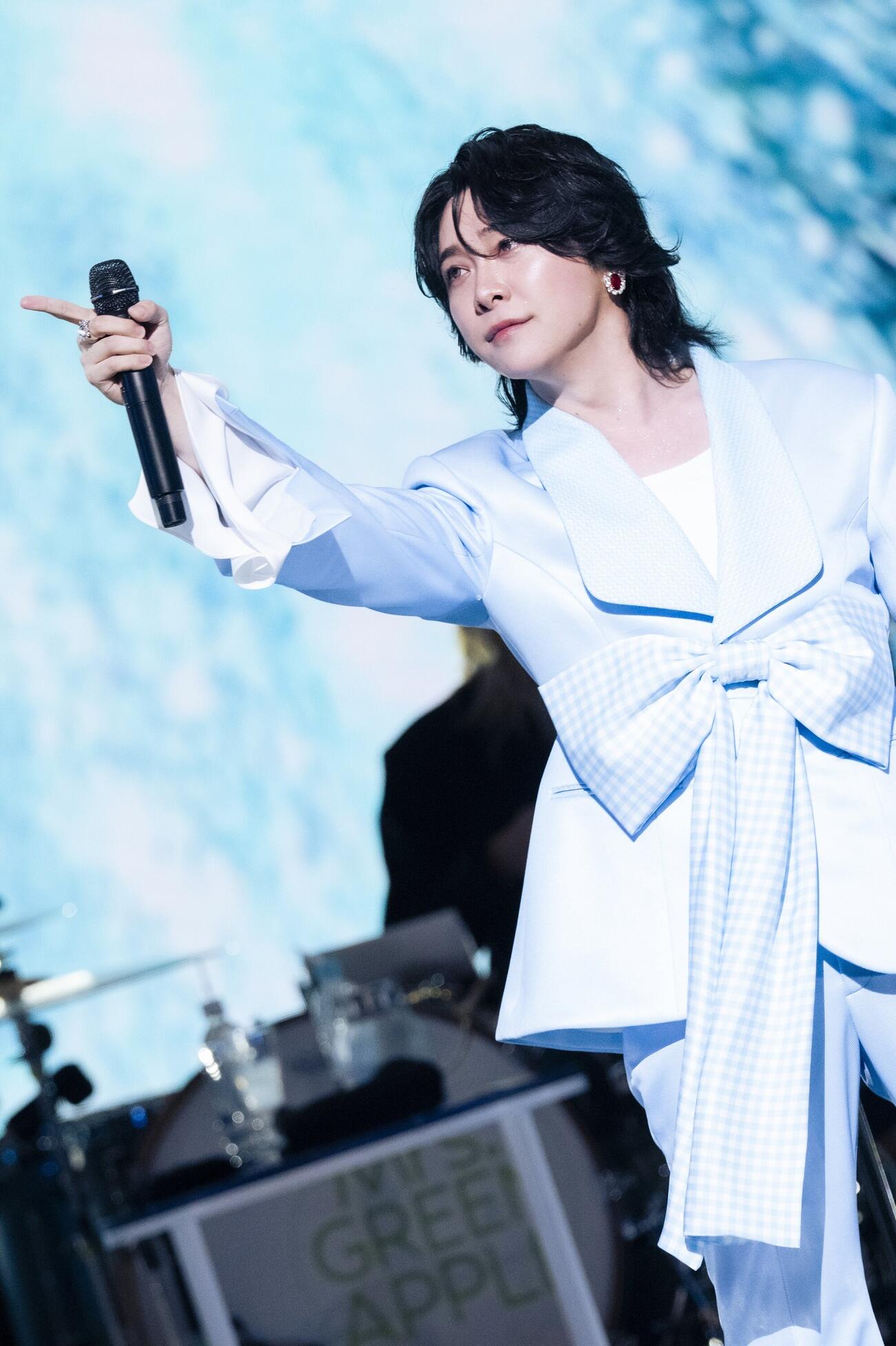 「Mrs．　GREEN APPLE presents CEREMONY」でパフォーマンスを披露するMrs．　GREEN APPLE大森元貴（撮影：田中聖太郎写真事務所）