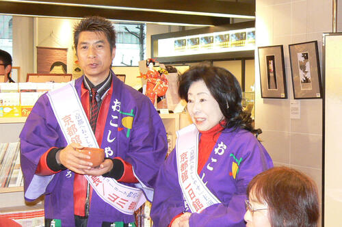 写真特集】中村玉緒さん笑顔印象的 勝新太郎さんと仲むつまじい 60年代