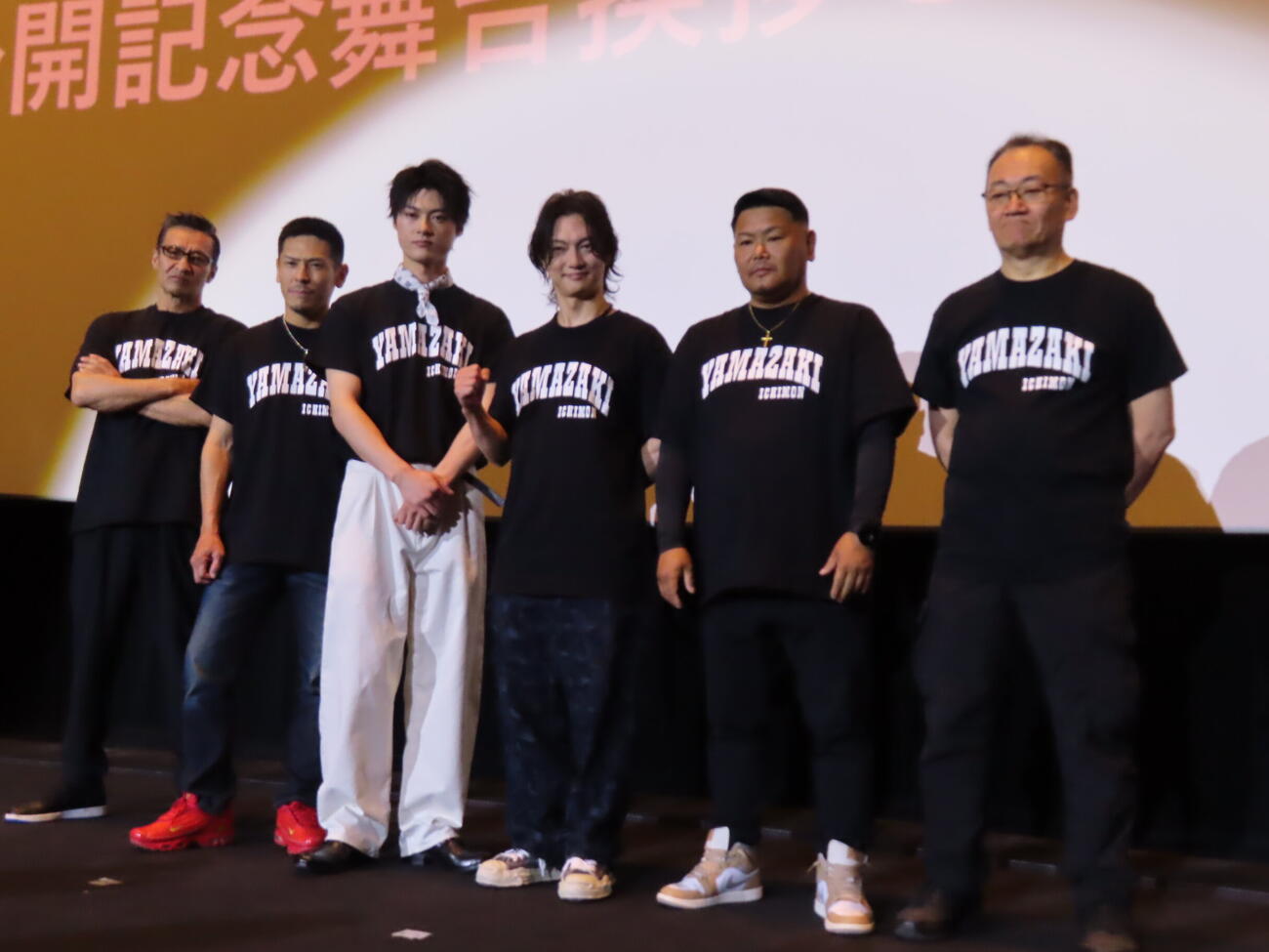 映画「劇場版　山崎一門2～日本統一～」の初日舞台あいさつに出席した、左から山口祥行、中澤達也、川﨑健太、喜矢武豊、本田広登、辻裕之監督