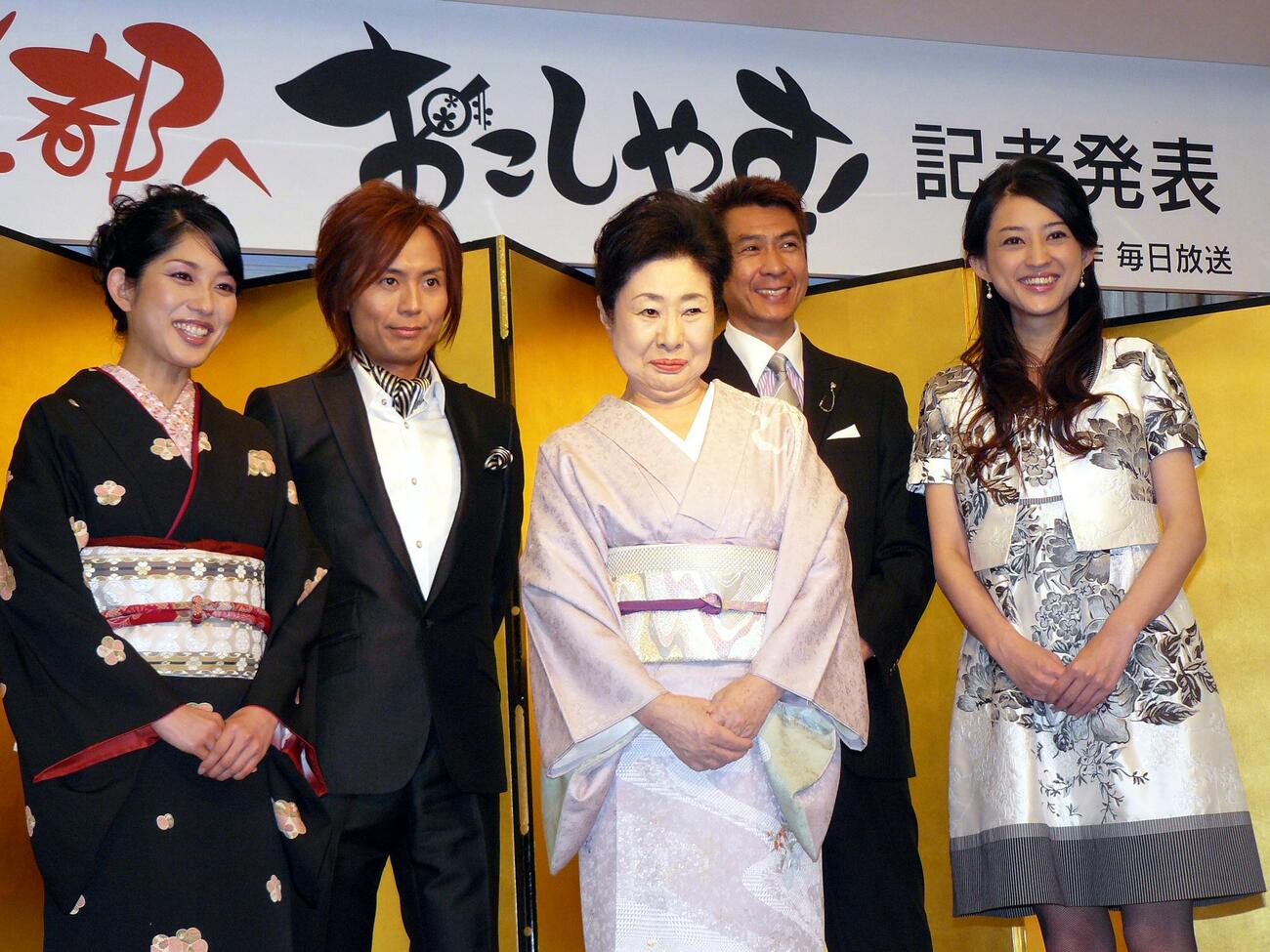 TBS系ドラマ30「京都へおこしやす！」制作発表　ドラマ会見に出席した、左から大路恵美、つんく、中村玉緒、山川豊、小沢真珠（07年11月撮影）