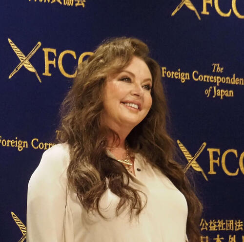 世界の歌姫サラ・ブライトマン、日本の好きな食べ物を明かし黒柳徹子も「すごい」と笑顔