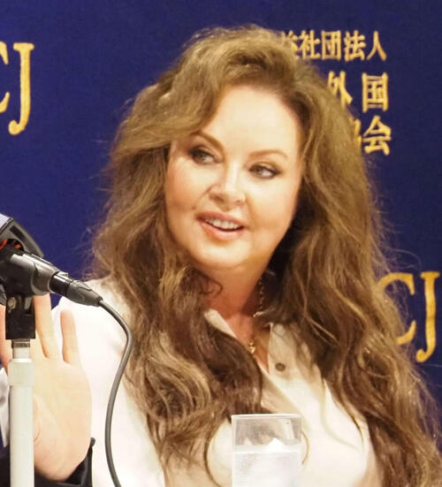 世界の歌姫・サラ・ブライトマン、一緒に暮らすオウムは朝早くからオペラの名曲歌う