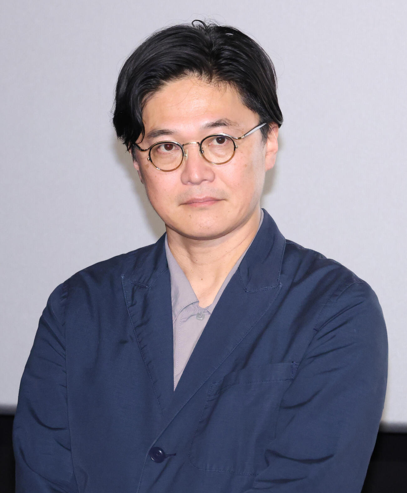 劇場版「旅人検視官　道場修作」初日舞台あいさつを行う兼﨑涼介監督（撮影・中島郁夫）.