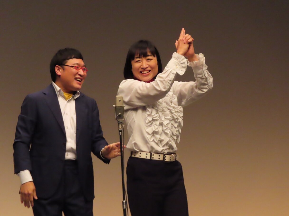 南海キャンディーズの山里亮太（左）としずちゃん