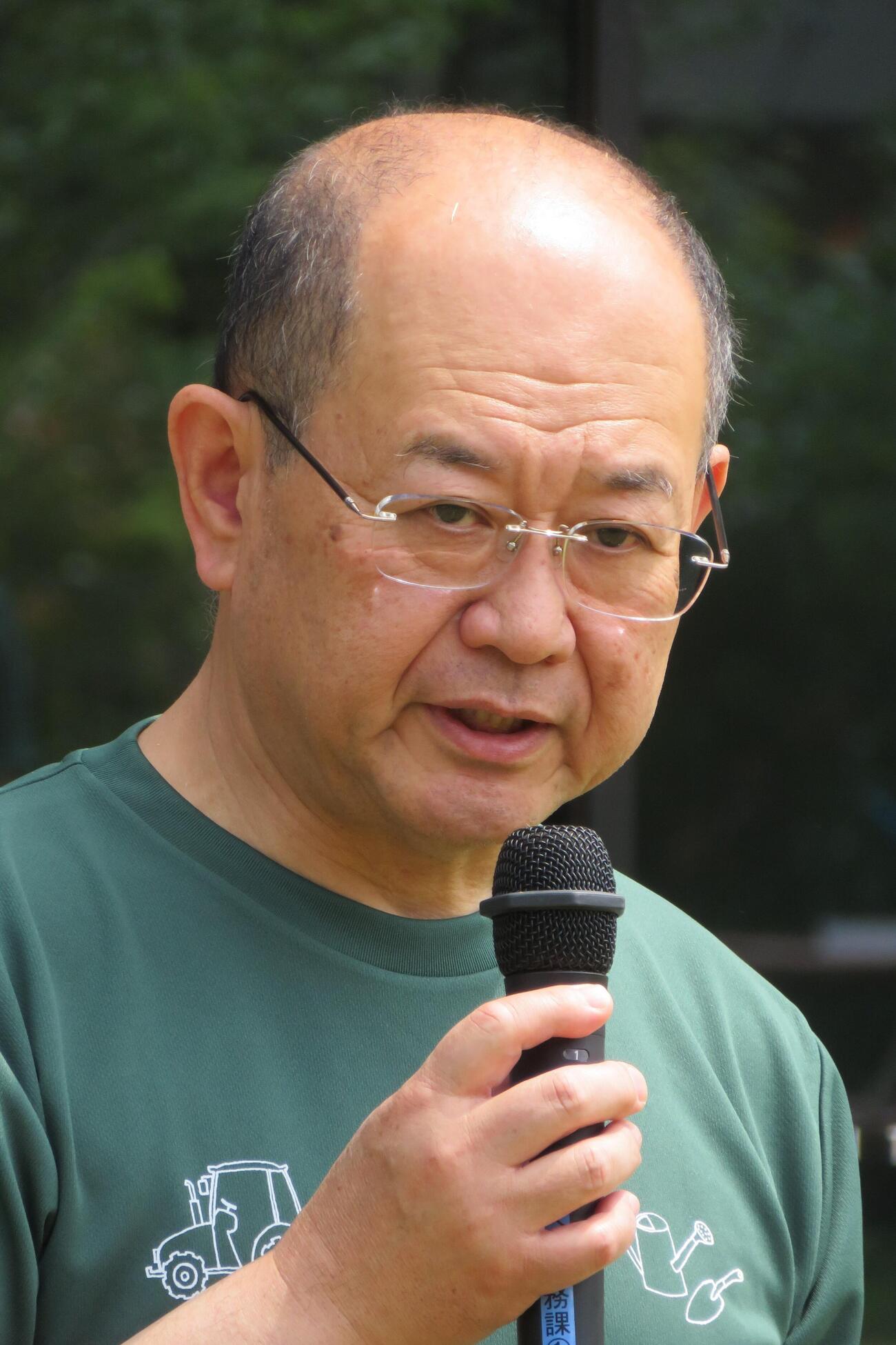 東農大世田谷キャンパスで田植えを行った江口文陽学長