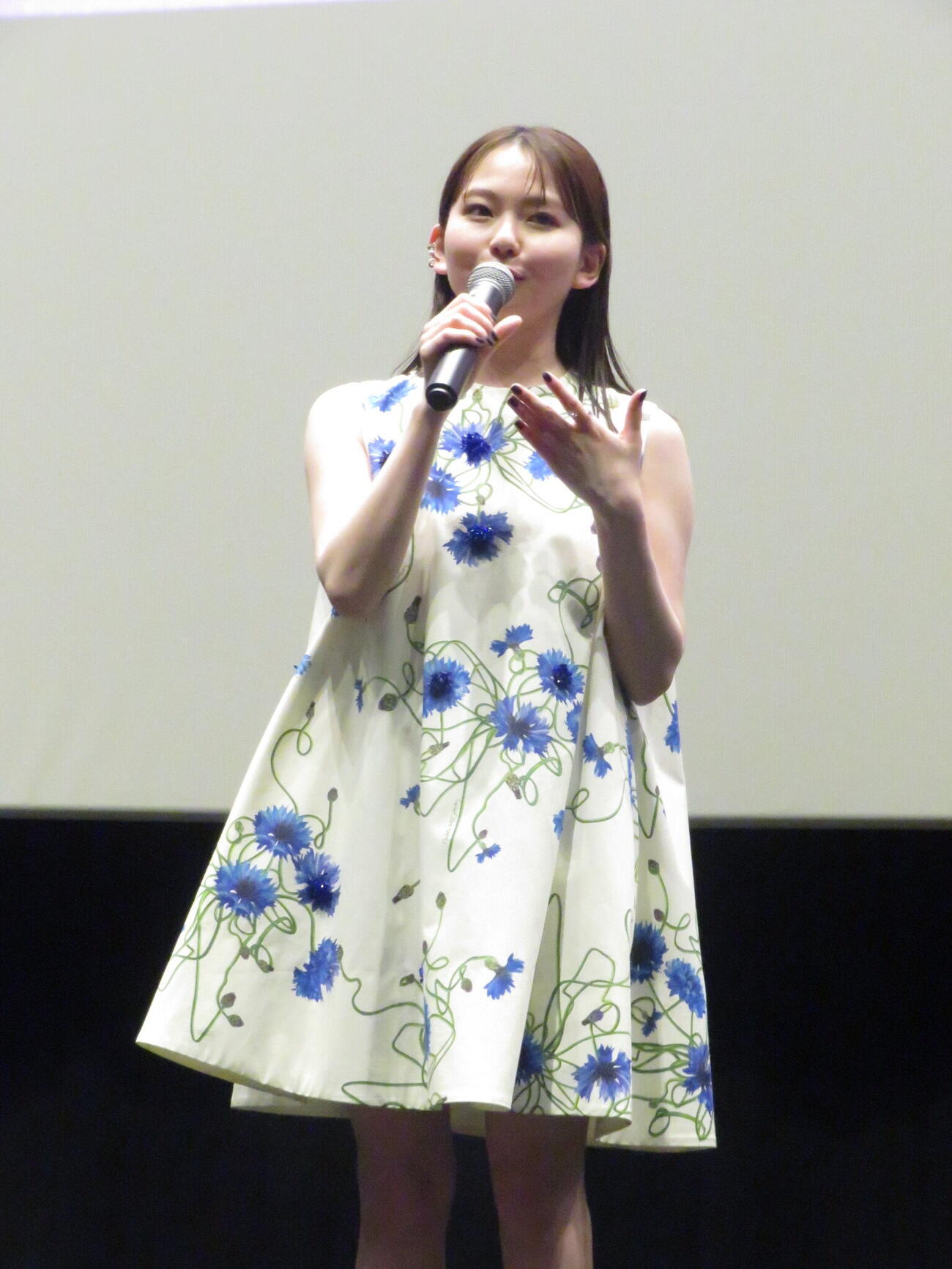 映画「NEW GROUP」の舞台あいさつを行った山田杏奈