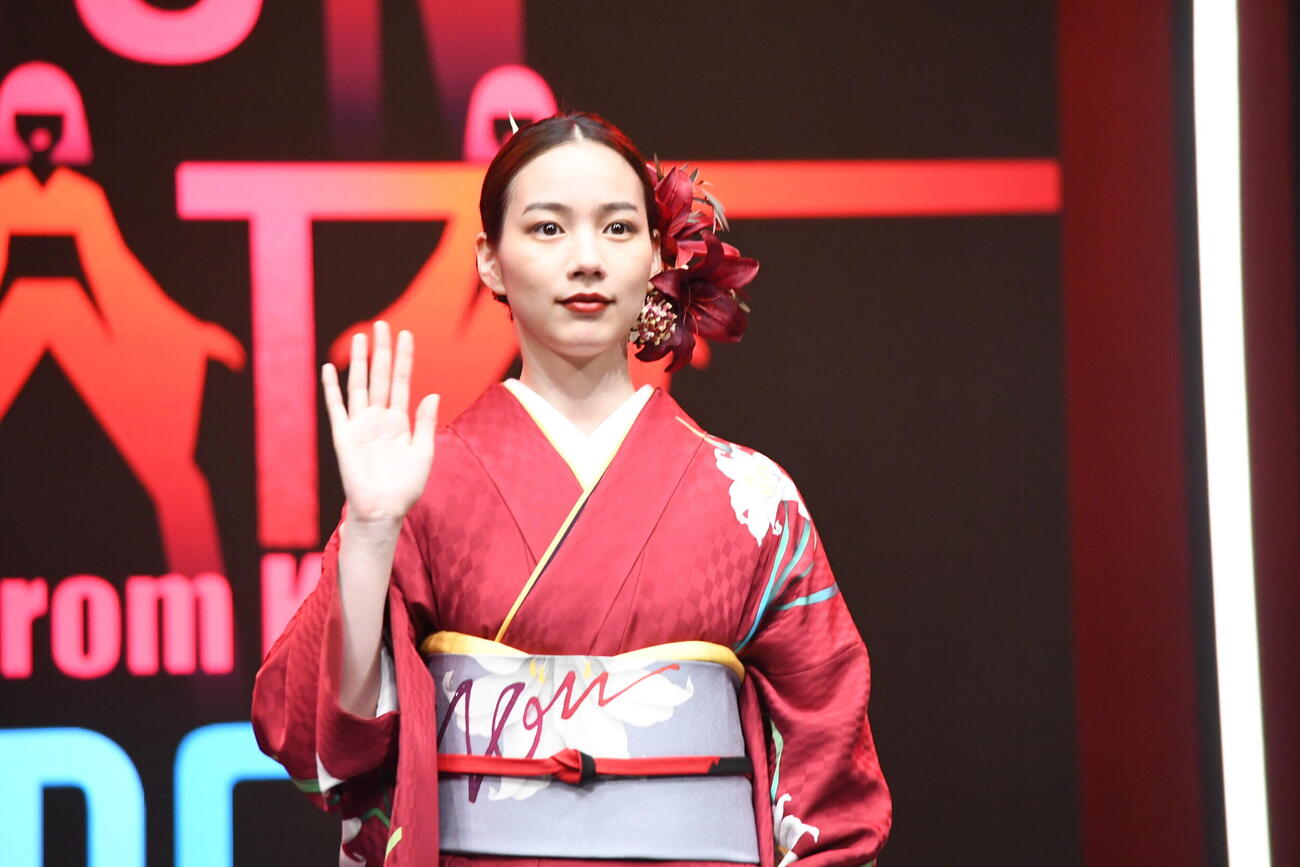 「第32回ファッションカンタータfrom KYOTO」に出演したのん（撮影・阪口孝志）