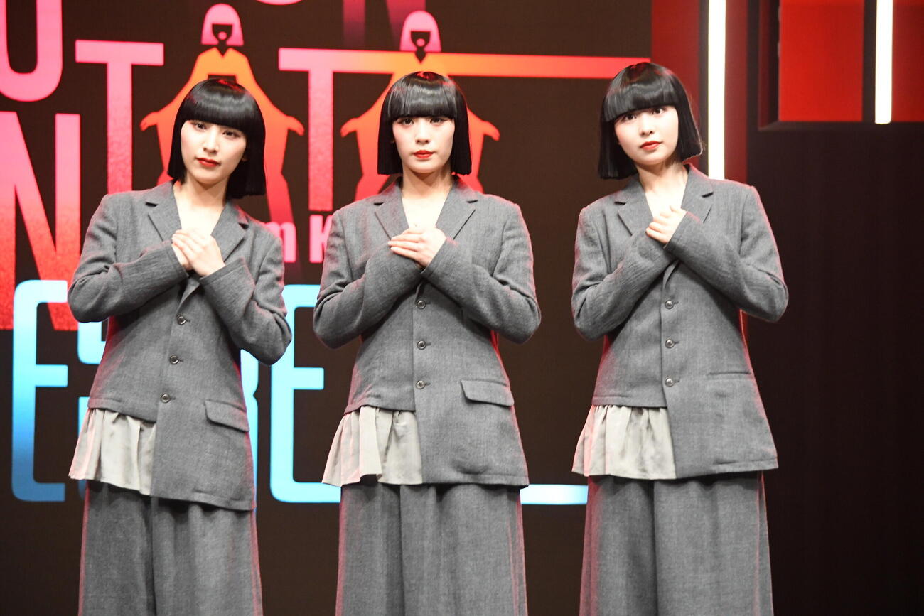 「第32回ファッションカンタータfrom KYOTO」に出演した、左から、アバンギャルディのnagano、sono、kohana（撮影・阪口孝志）