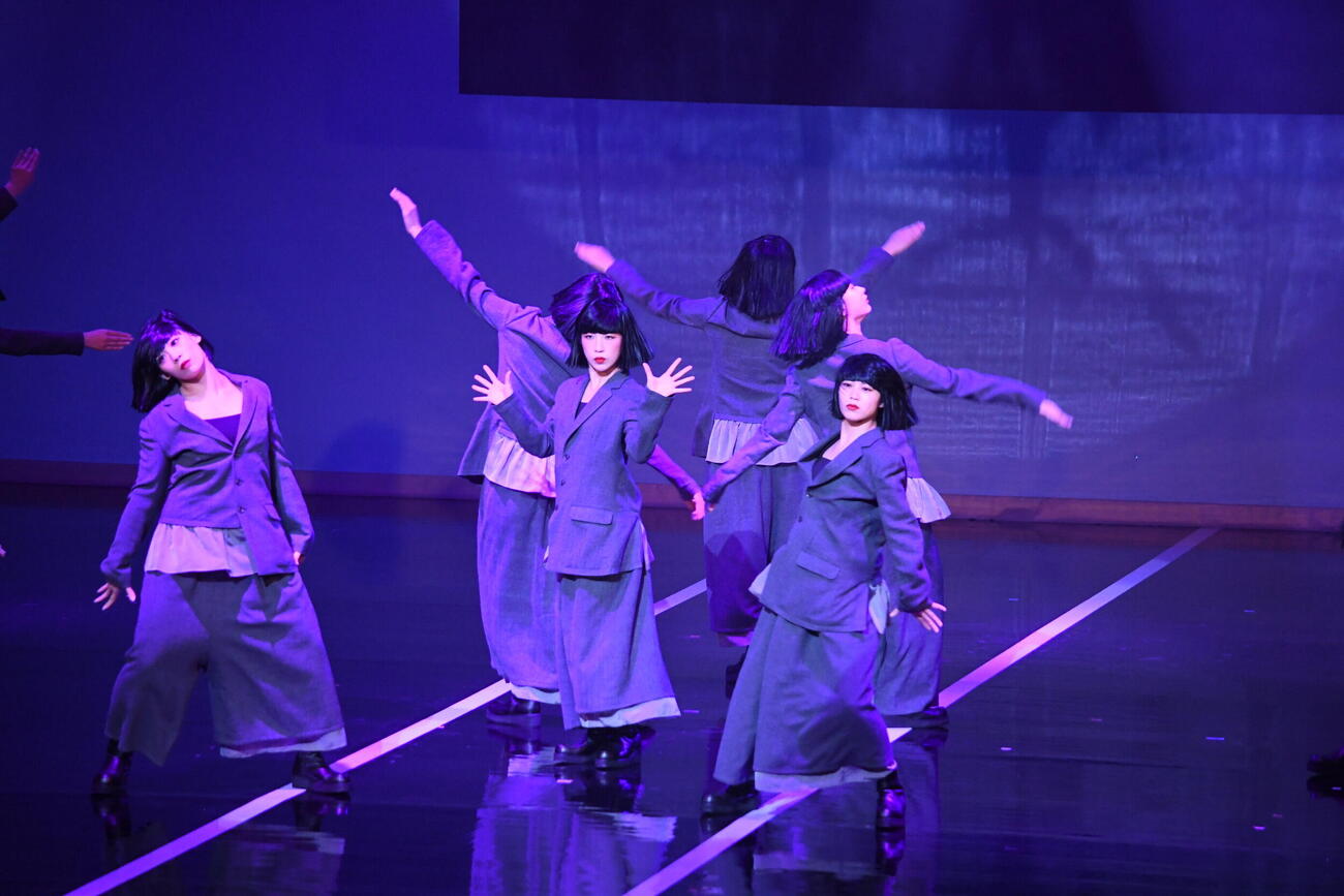 「第32回ファッションカンタータfrom KYOTO」でパフォーマンスを披露したアバンギャルディ（撮影・阪口孝志）