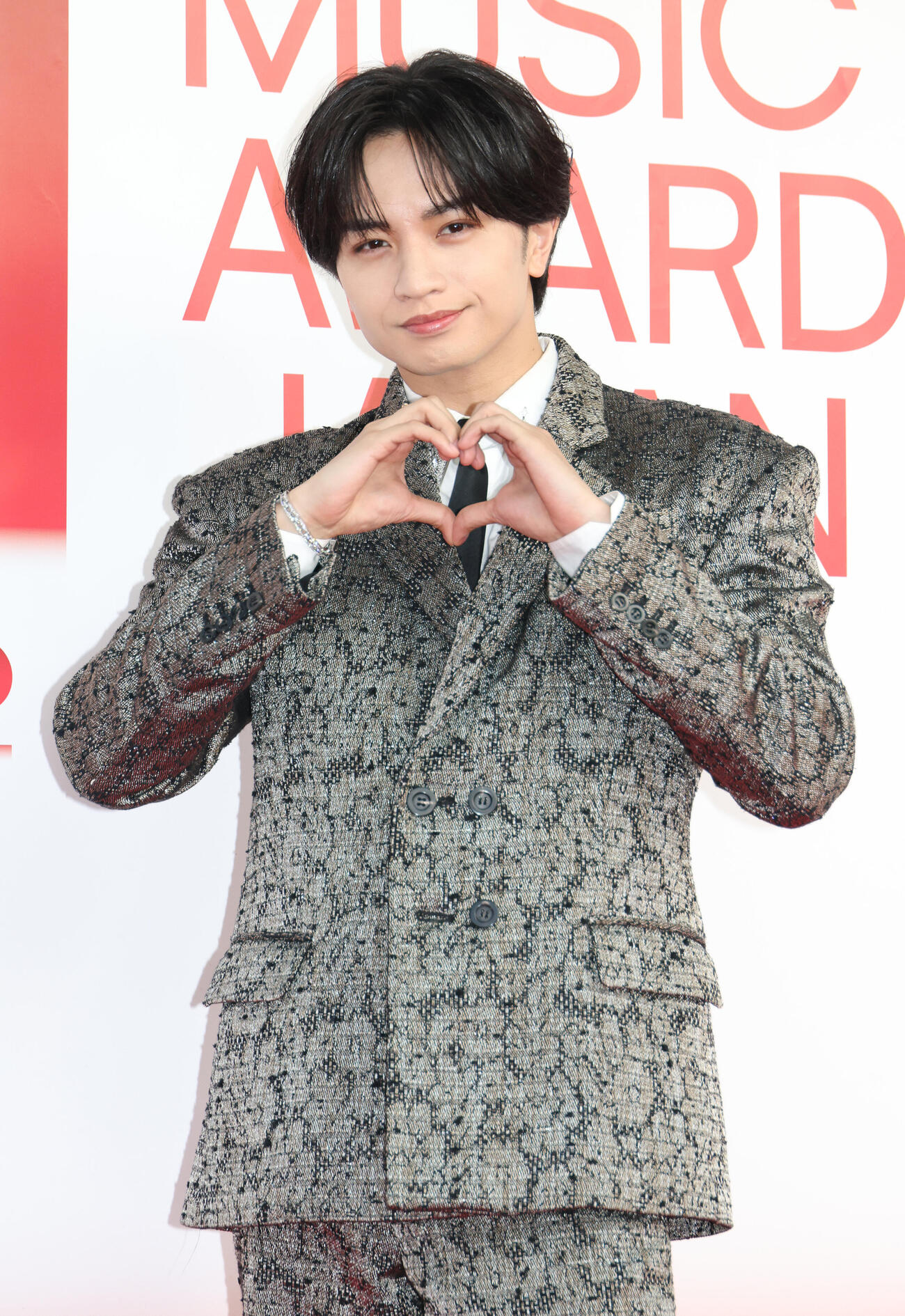 レッドカーペットに登場した中島健人（撮影・中島郁夫）