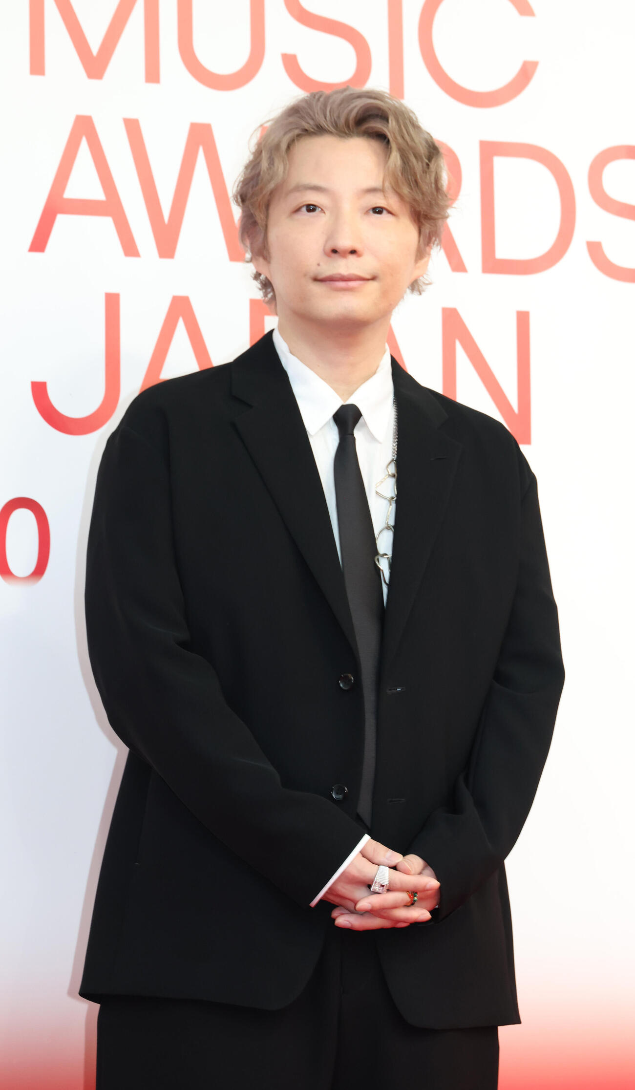 レッドカーペットに登場した星野源（撮影・中島郁夫）