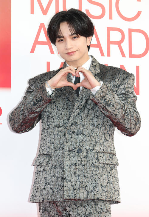 レッドカーペットに登場した中島健人(撮影・中島郁夫)