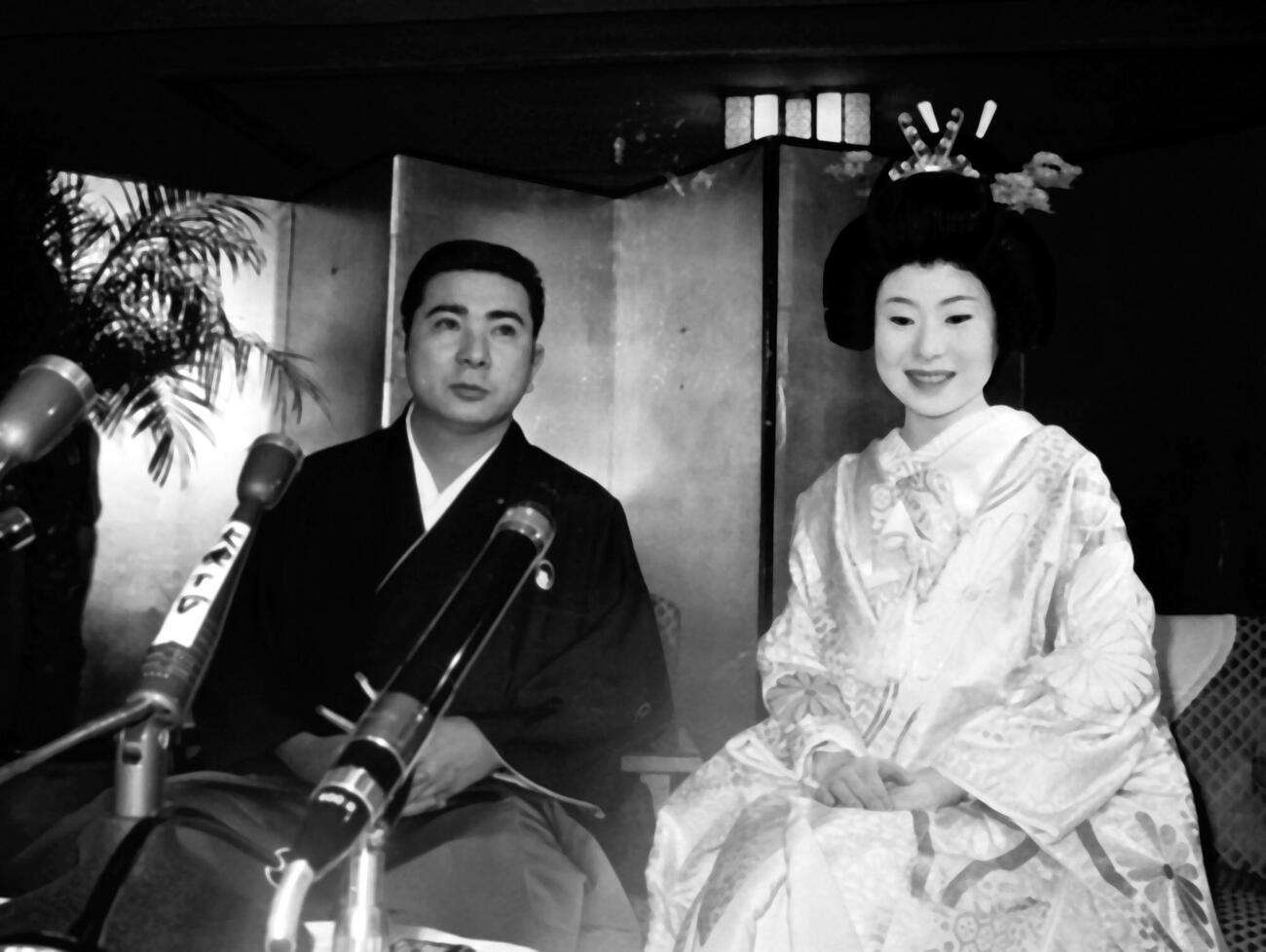 勝新太郎さんと挙式をあげる中村玉緒さん（1962年3月撮影）