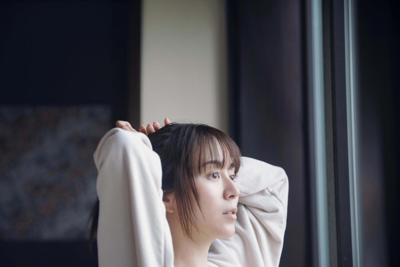 比嘉愛未エッセイ集「またね。」より（（C）講談社／撮影：三宮幹史提供）