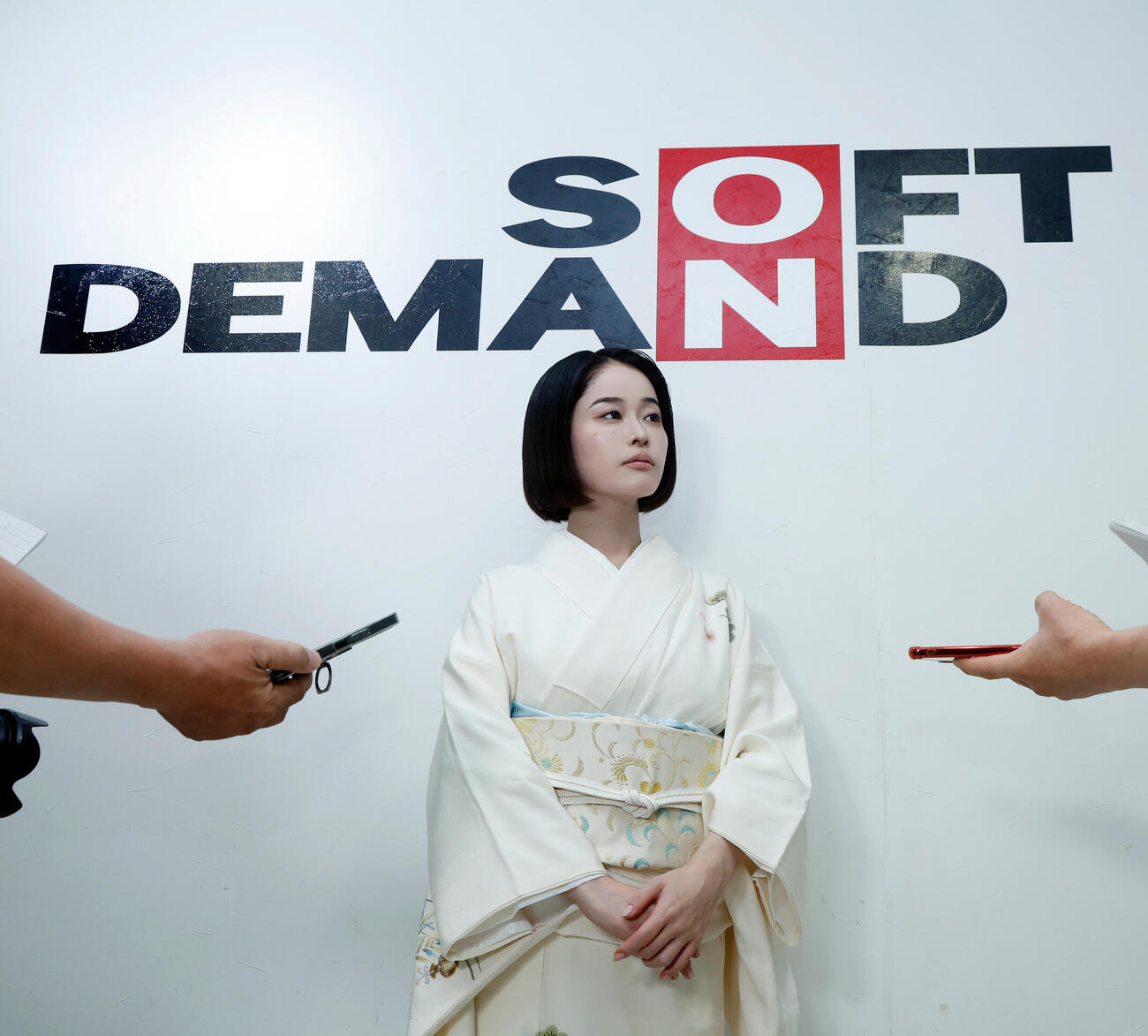 MINAMO記者発表＆ファンイベントで囲み取材に応じたMINAMO（撮影・山本朝陽）